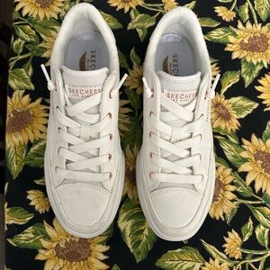 Skechers Arch Fit Arcade sneakers. Size 8. Like new